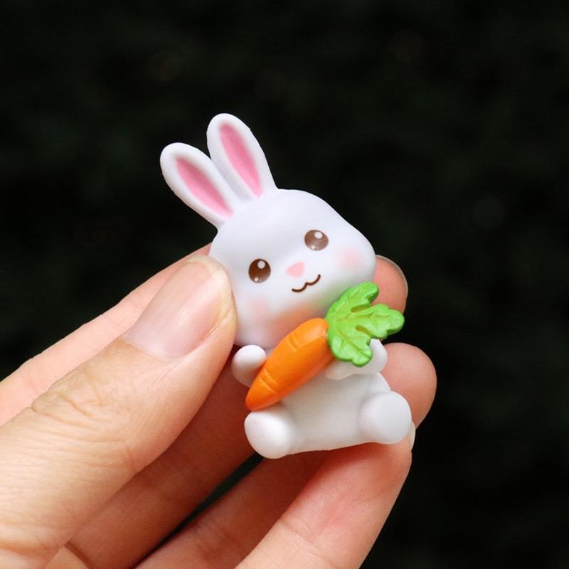 Mengchi Boneka Pajangan Kelinci Lucu Mini Dekorasi Meja Kamar Cute Rabbit Figurine Desain Imut Dan Mini Cocok Untuk Ruang Kecil Aksesori Menarik Untuk Kamar Dan Mobil
