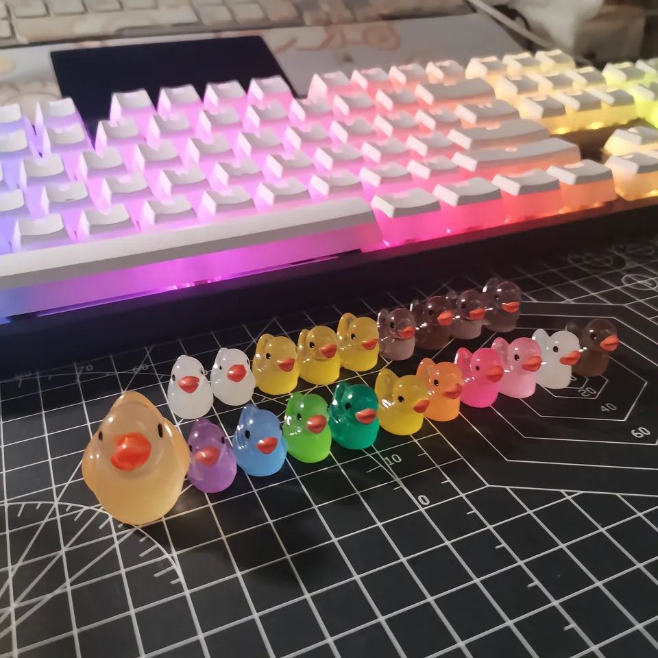 Fshion POP Botol Isi Mainan Mini Bebek Lucu Glow in The Dark  Dekorasi Meja, Hiasan Kamar Tidur, Pajangan Mobil, Koleksi Imut, Hadiah Unik & Spesial untuk Teman/Anak