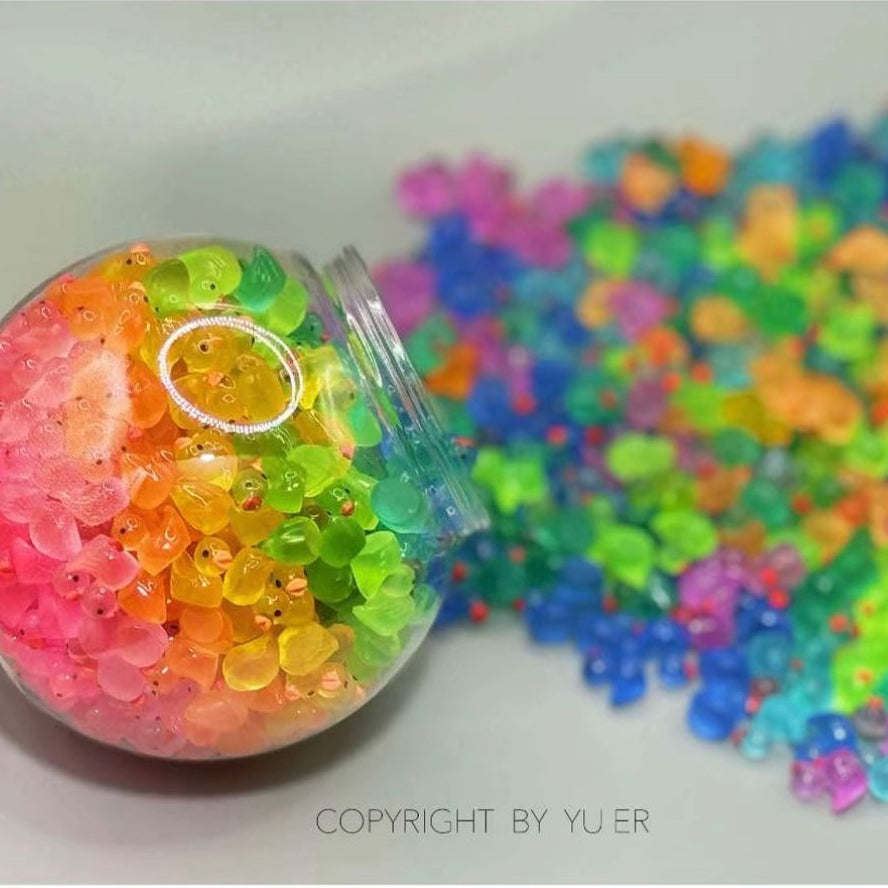 Fshion POP Botol Isi Mainan Mini Bebek Lucu Glow in The Dark  Dekorasi Meja, Hiasan Kamar Tidur, Pajangan Mobil, Koleksi Imut, Hadiah Unik & Spesial untuk Teman/Anak