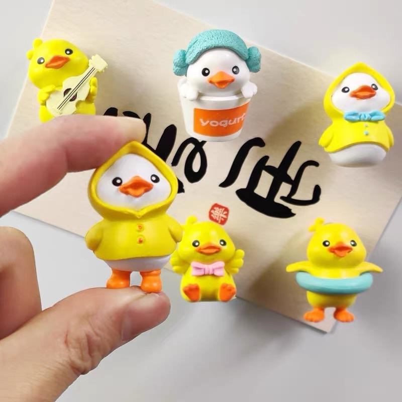 Boneka Pajangan Bebek Lucu Mini Dekorasi Meja Mobil Kamar Cute Duck Figurine Desain Menggemaskan Cocok Untuk Hiasan Di Rumah Dan Mobil