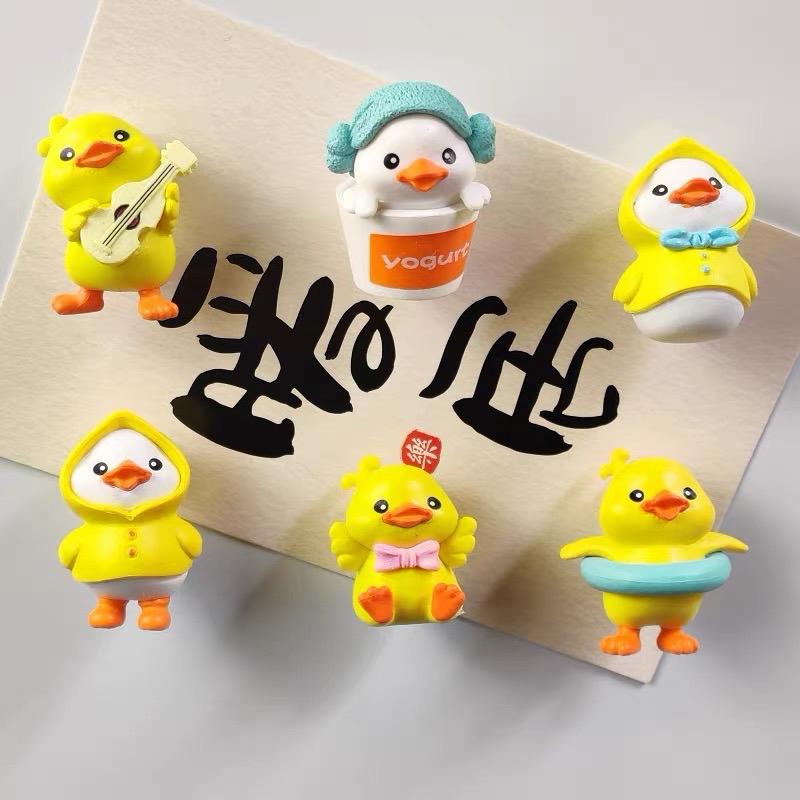 Boneka Pajangan Bebek Lucu Mini Dekorasi Meja Mobil Kamar Cute Duck Figurine Desain Menggemaskan Cocok Untuk Hiasan Di Rumah Dan Mobil